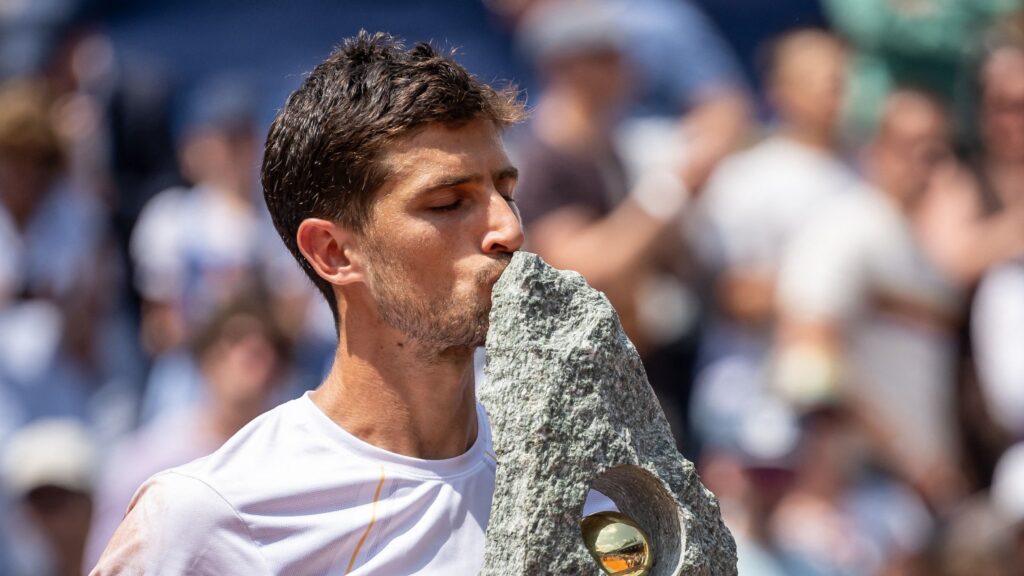 Pedro Cachín asciende al puesto 49 del ranking ATP con su coronación en