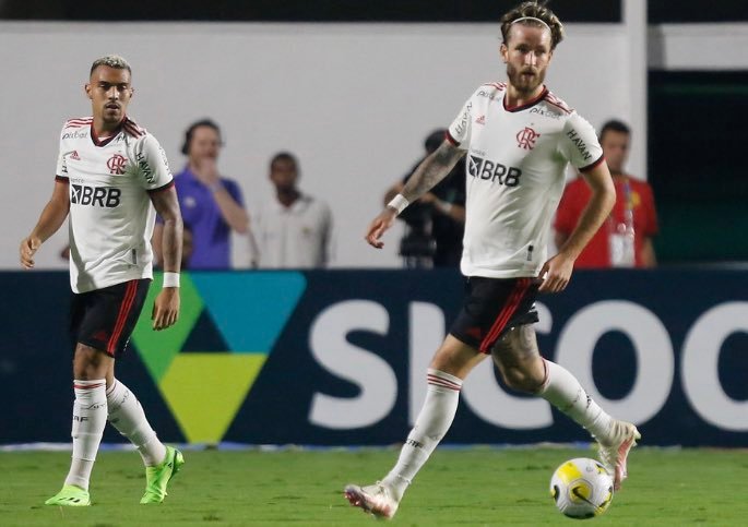 Flamengo empató este domingo 1-1 en su visita al Goiás, perdió la segunda posición del torneo y ahora ve a Palmeiras alejarse en el liderato