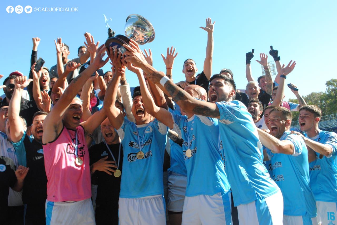 Defensores Unidos igualó ante San Carlos y ascendió a la Primera Nacional