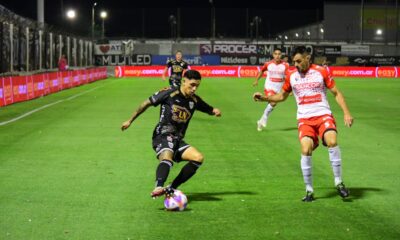 Instituto de Córdoba rescató un empate sin goles en Caseros ante Estudiantes de Buenos Aires, en la final de ida del torneo Reducido de la Primera Nacional, y buscará el ascenso a la Liga Profesional de Fútbol el sábado que viene de local y con ventaja deportiva.