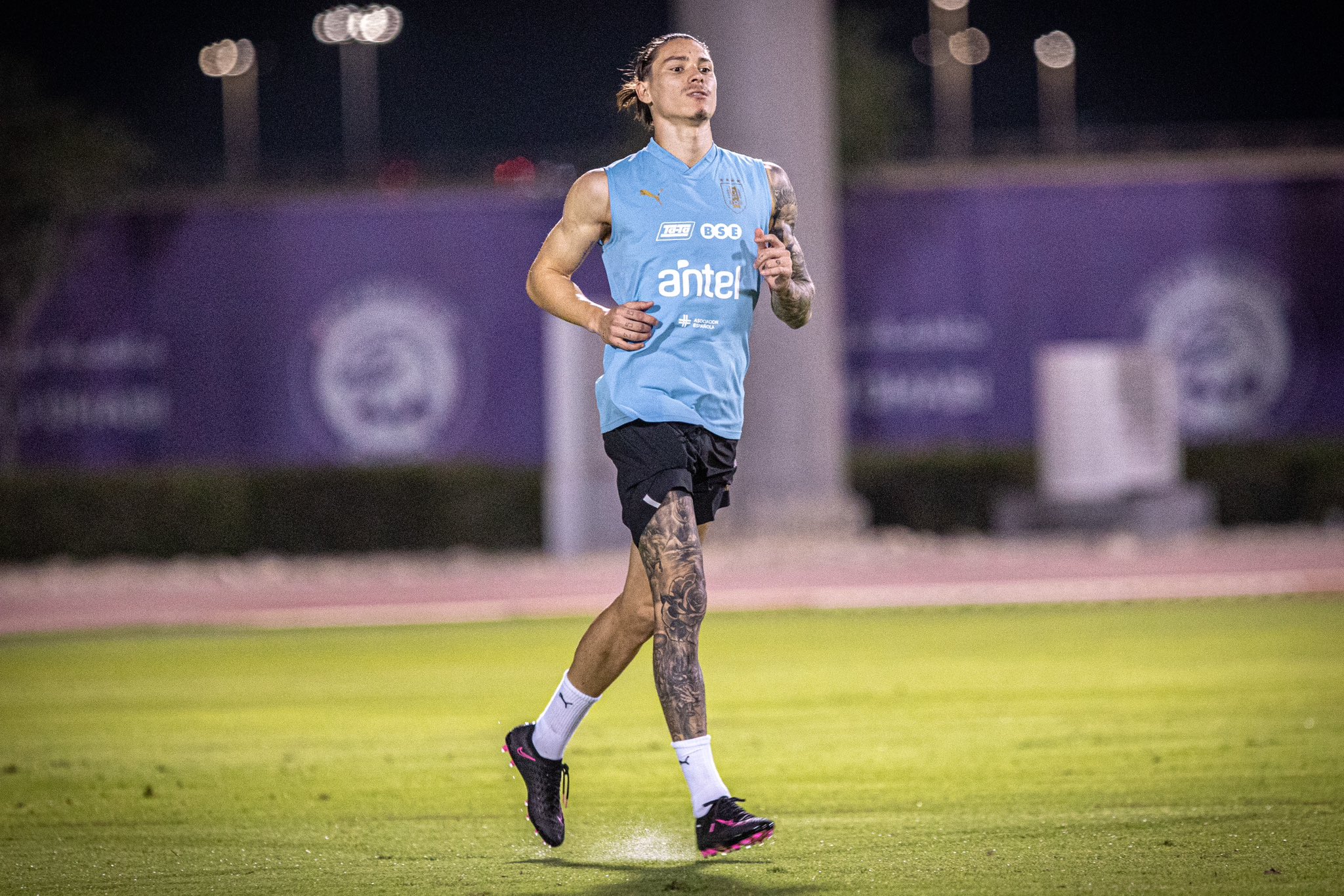 El delantero uruguayo Darwin Núñez aseguró hoy que el objetivo del equipo "celeste" pasará por "ganar el Mundial de Qatar"