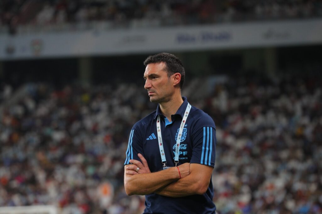 El DT Scaloni, avisó hoy que existen "posibilidades" de cambiar la lista de los 26 futbolistas de cara al inicio del Mundial de Qatar