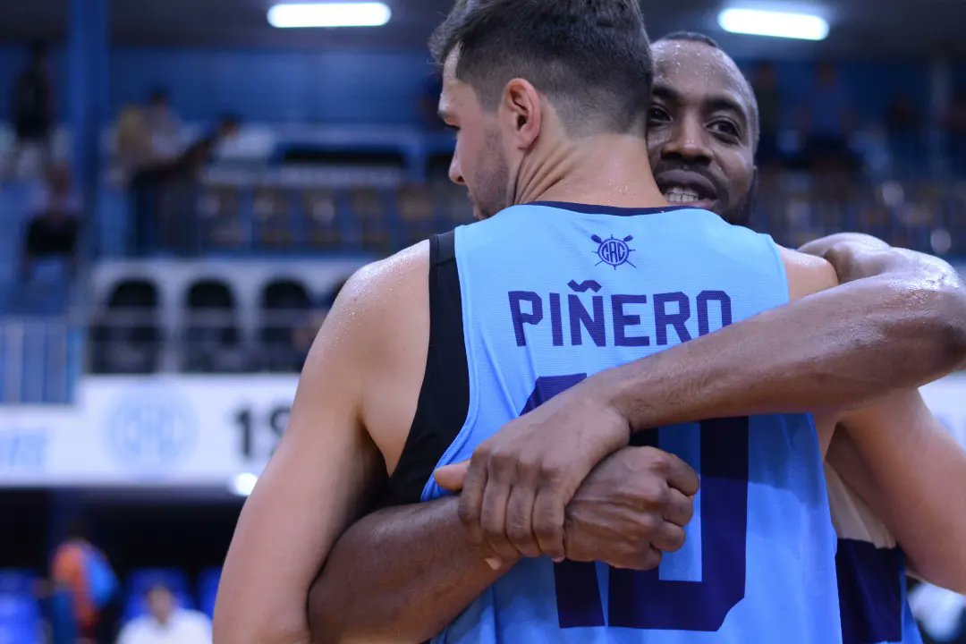 Regatas superó a Comunicaciones, por 95 a 91, en el clásico correntino jugado anoche en su estadio José Jorge Conte,