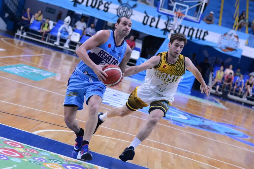 Regatas superó a Comunicaciones, por 95 a 91, en el clásico correntino jugado anoche en su estadio José Jorge Conte,