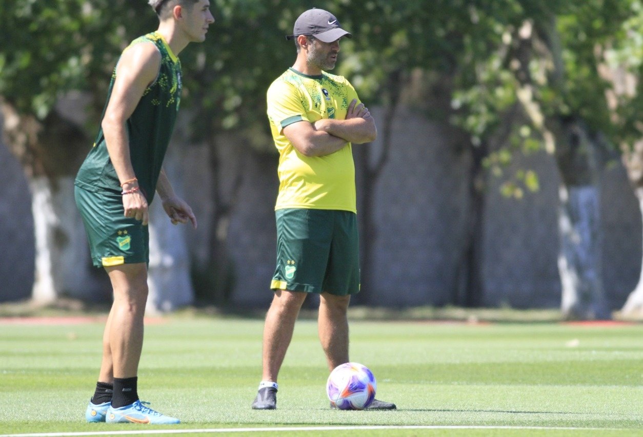 Defensa y Justicia inició hoy su pretemporada bajo la atenta mirada del entrenador Julio Vaccari en el predio de Bosques, con la mira a encarar de la mejor manera los torneos de 2023.