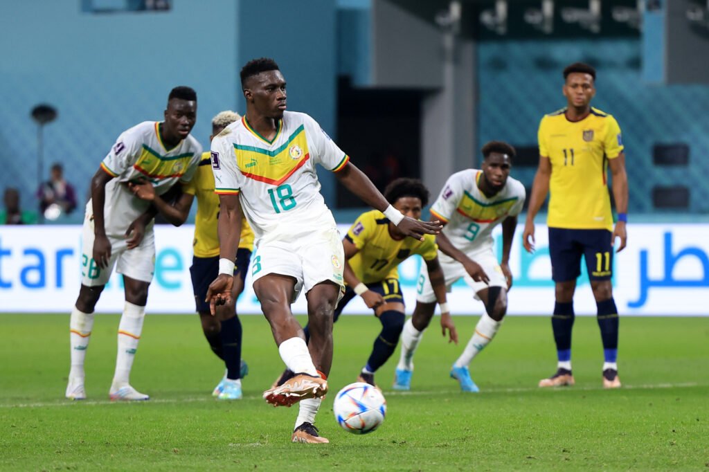 El seleccionado de Ecuador, dirigido por el argentino Gustavo Alfaro, quedó hoy eliminado del Mundial de Qatar 2022 tras perder por 2-1