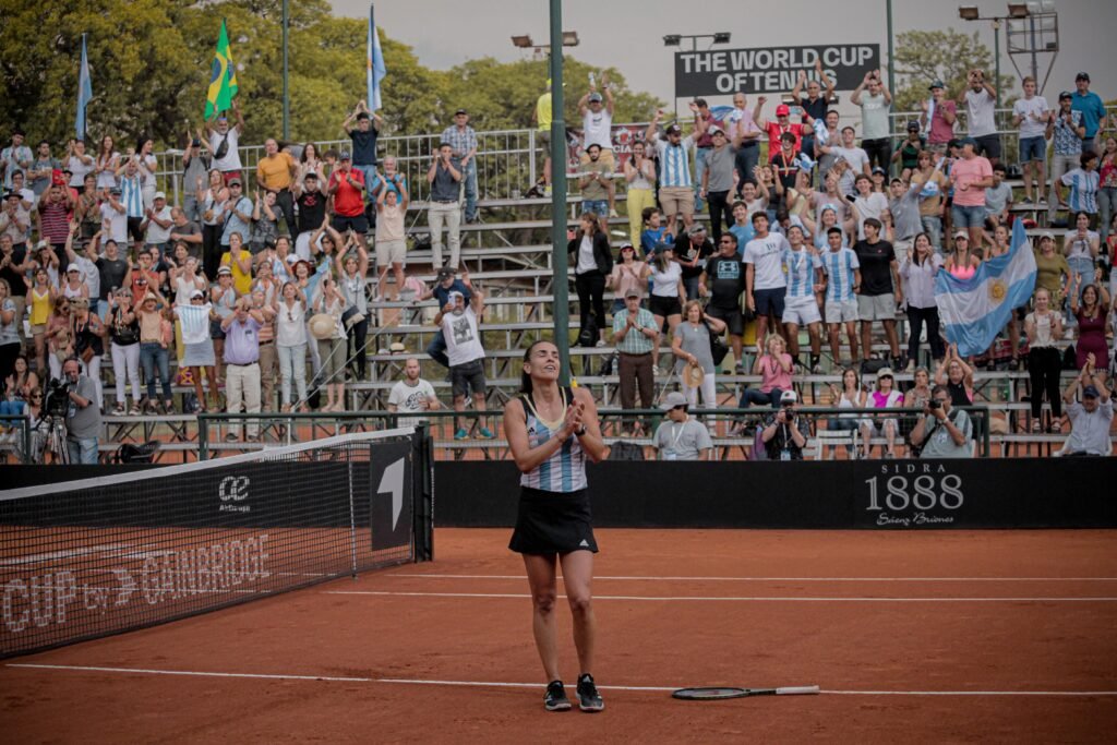 La tenista argentina Paula Ormaechea enfrentará hoy a la brasileña Laura Pigossi, y su compatriota Lourdes Carlé a la andorrana Kasintsev