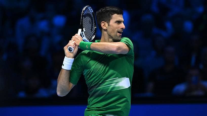 Novak Djokovic se clasificó hoy a las semifinales de las Finales ATP Masters en Turín, Italia, luego de conseguir su segunda victoria en el grupo frente al ruso Andrey Rublev por 6-4 y 6-1.