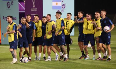 Argentina entrenará hoy de cara al partido del sábado contra Australia por los octavos de final del Mundial de Qatar con el foco puesto