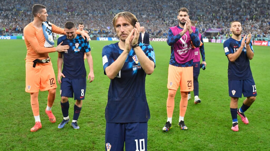  Zlatko Dalic, se rindió hoy a los pies de Lionel Messi luego de la goleada argentina, por 3 a 0, en la semifinal del Mundial de Qatar 2022