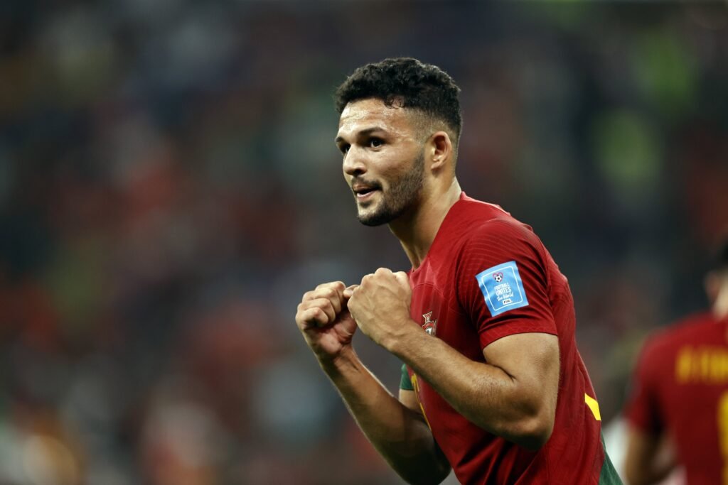 El seleccionado de Portugal goleó hoy a Suiza por 6-1 con un triplete del joven Goncalo Ramos, quien fue titular ante la sorpresiva suplencia