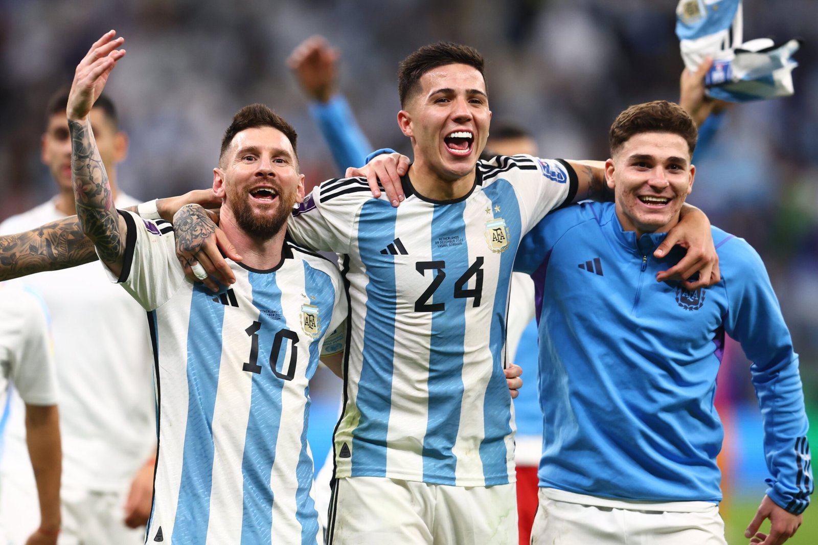 El plantel del seleccionado argentino se entrenará hoy luego de la sufrida clasificación a la semifinal del Mundial de Qatar 2022 que será el próximo martes frente a Croacia.