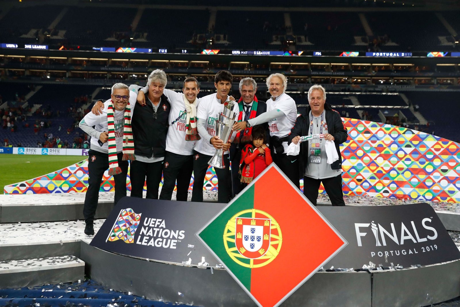 La Federación de Portugal concluyó el vínculo con el seleccionador Fernando Santos