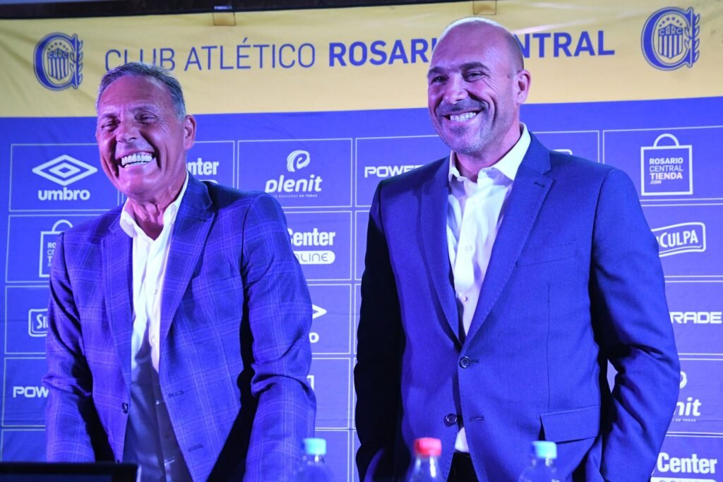 Miguel Ángel Russo asumió este mediodía como entrenador de Rosario Central y presentado por el flamante presidente Gonzalo Belloso