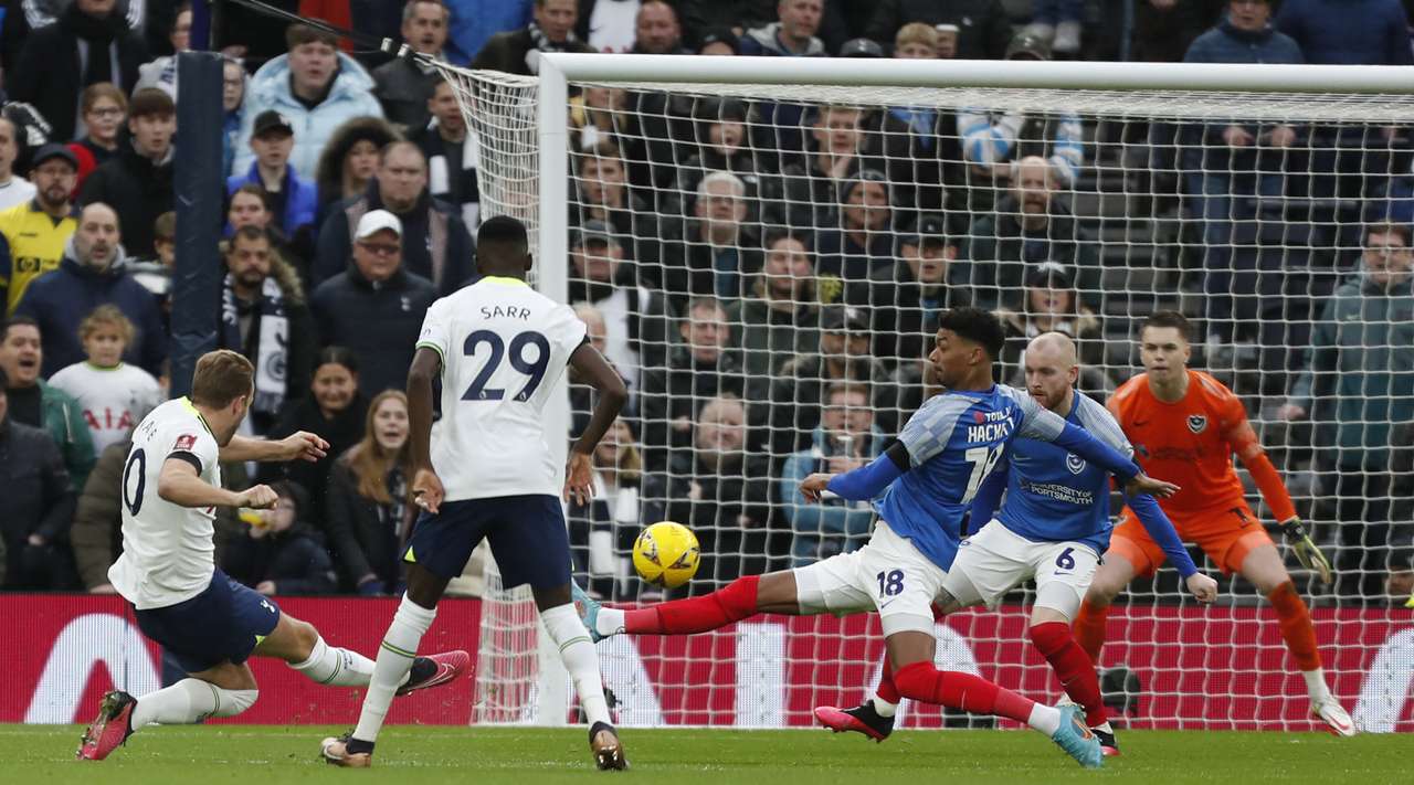 Un gol de Harry Kane sirvió para que el Tottenham superase sin sobresaltos la tercera ronda de la FA Cup al derrotar al Portsmouth, de la League One (Tercera división inglesa) por 1-0.