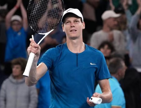 Tomás Etcheverry (79º del ranking ATP) quedó eliminado en la segunda ronda del Abierto de Australia tras caer frente a Jannik Sinner (16°) por 6-3, 6-2 y 6-2.