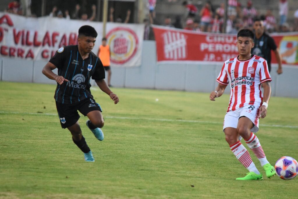 Gimnasia y Esgrima, de Jujuy empató 0-0 con San Martín, de Tucumán en el marco del segundo amistoso el cuadrangular correspondiente al Torneo de Verano en Salta, con vistas al torneo de la Primera Nacional de fútbol del que participarán ambos equipos.