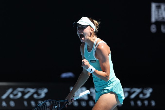 Magda Linette venció en set corridos a la checa Karolina Pliskova (31ª) por 6-3 y 7-5. Con 30 años, se convierte en la tercera jugadora de su país en llegar a semifinales en Australia.