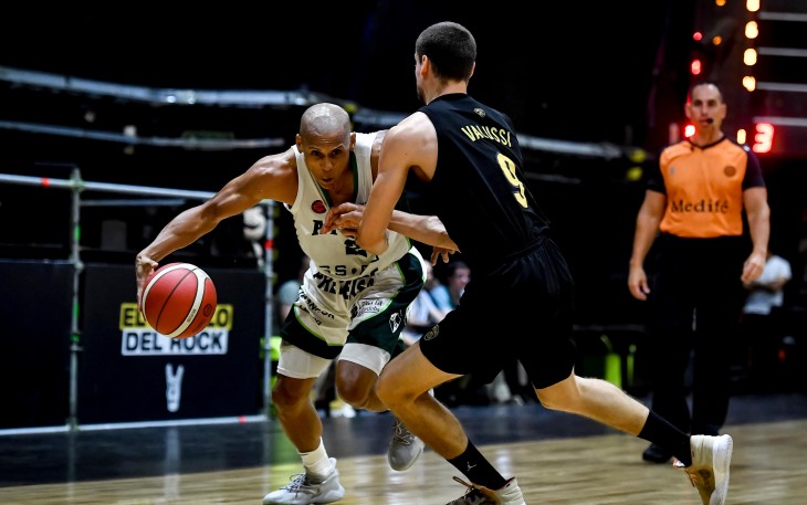 Obras Basket venció esta noche como local a Atenas, de Córdoba, el más ganador de la historia de la Liga Nacional de Básquetbol (LNB) 