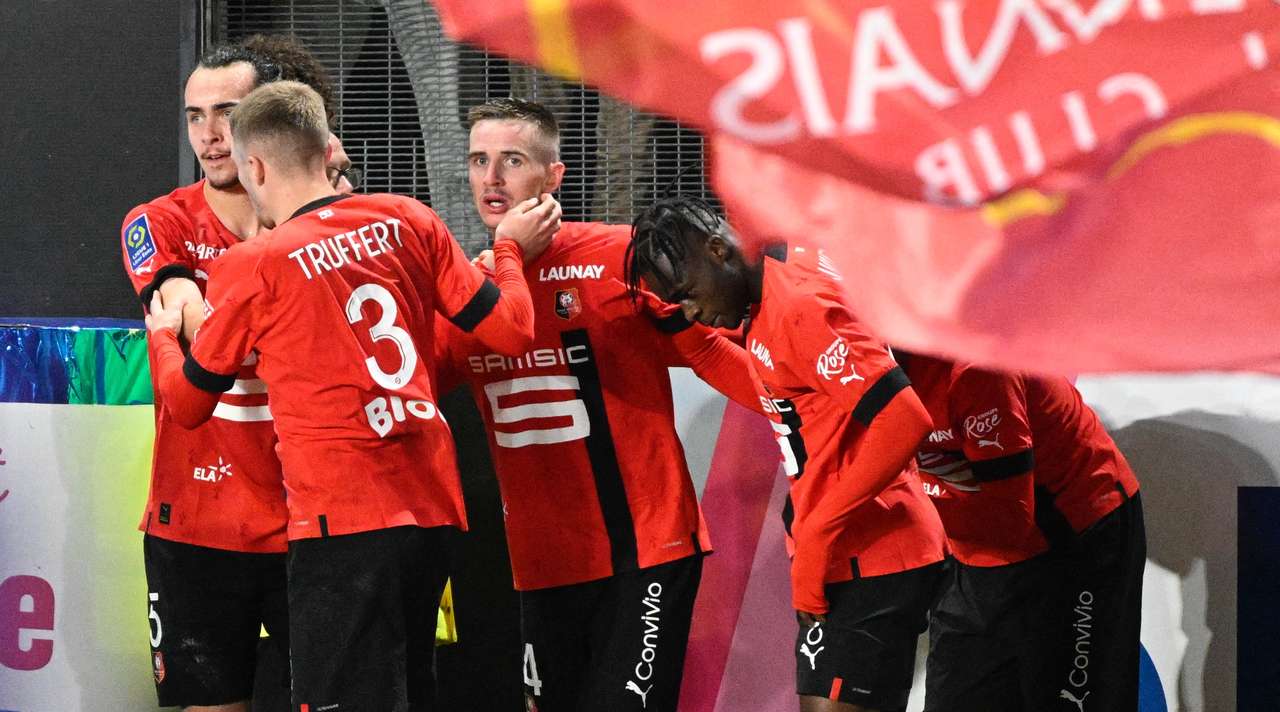 Rennes venció sobre la hora a Niza por 2 a 1, como local, en el último partido de la fecha.