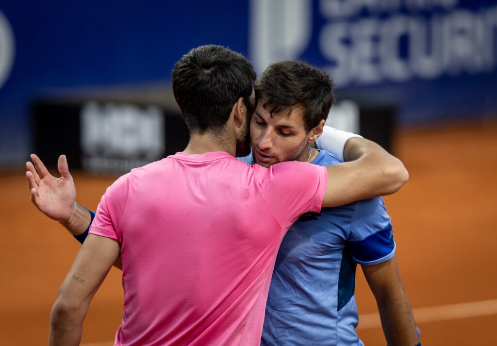 El tenista español Carlos Alcaraz, exhibió un juego avasallante y se instaló sin pasar sobresaltos en la final del Argentina Open