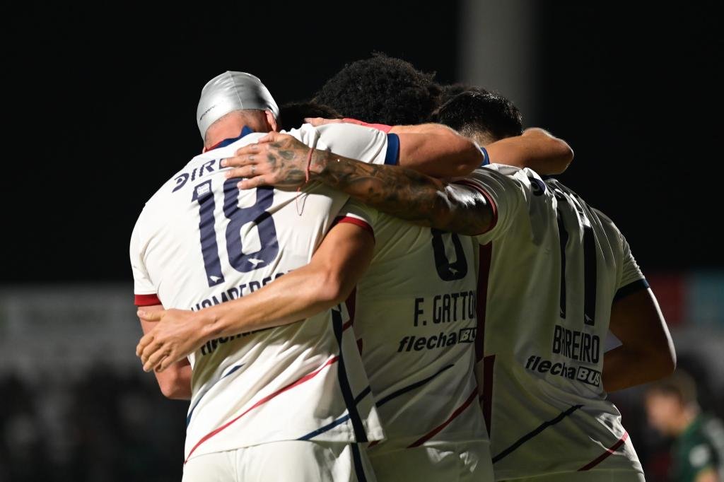 San Lorenzo venció esta noche a Sarmiento, en Junín, por 1 a 0, y sumó su tercera victoria en el campeonato de la Liga Profesional de Fútbol