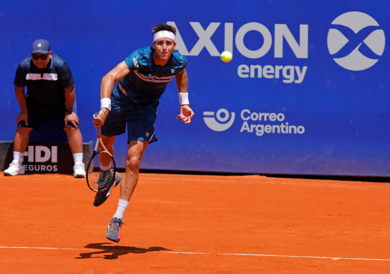 Etcheverry le ganó hoy al italiano Fabio Fognini por 6-1 y 7-6 (7-1) y avanzó a los octavos de final del ATP 250 de Santiago de Chile