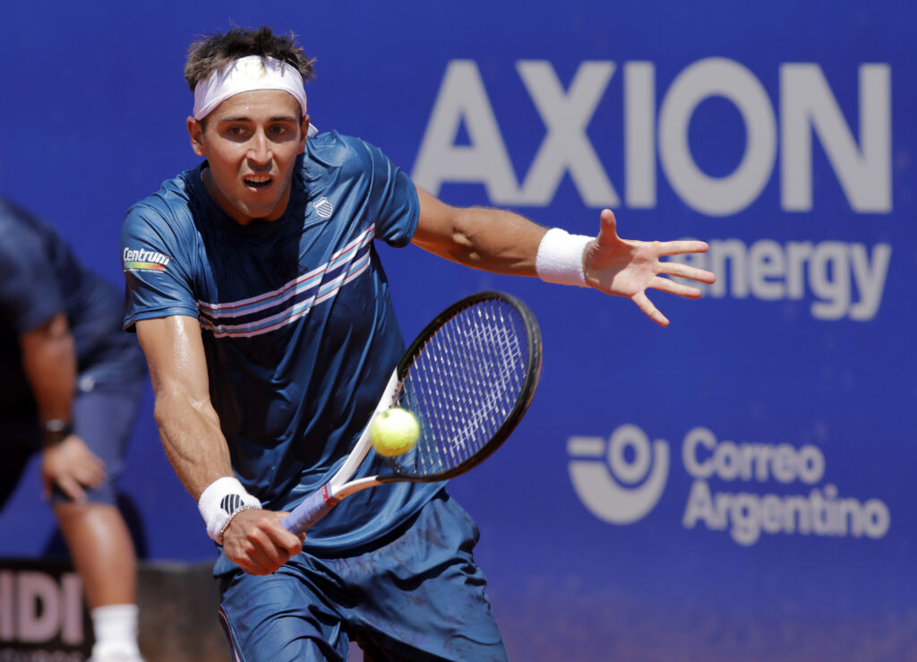 Tomás Martín Etcheverry concretó hoy la mejor actuación de su carrera al instalarse en los cuartos de final del Argentina Open