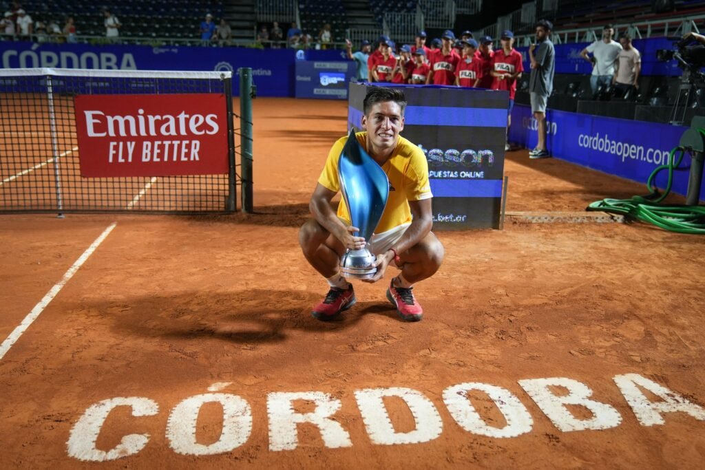 Sebastián Báez derrotó esta noche a Federico Coria (67) por 6-1, 3-6 y 6-3 y se consagró campeón de la quinta edición del Córdoba Open