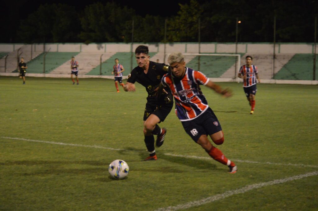 Ferro de General Pico dirigido por Alexis Matteo tuvo un buen partido y derrotó sin mayores problemas a Peñarol de San Juan por 2 - 0, en la noche del domingo