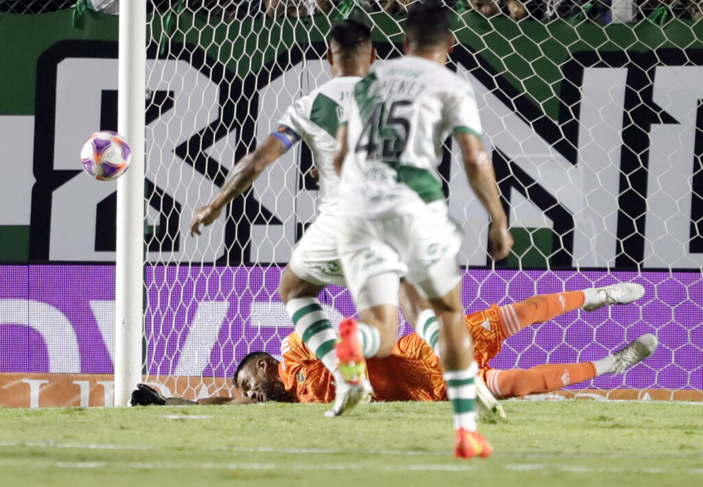 Banfield logró su primer triunfo en el campeonato