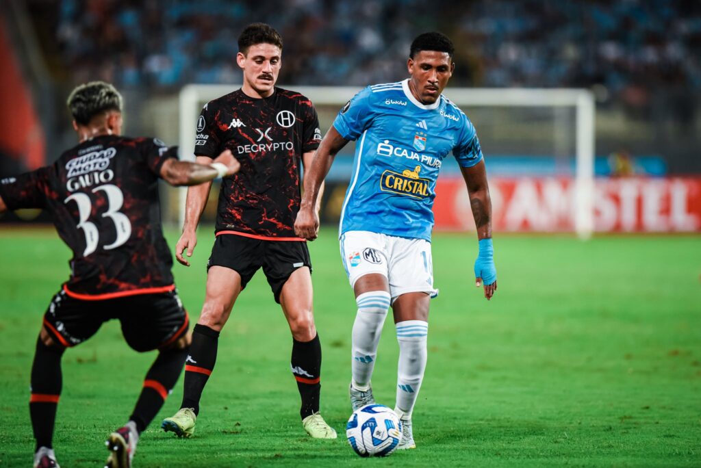 Sporting Cristal venció por 1-0 a Huracán en el estadio Nacional de Lima y sacó el último boleto para la ronda de grupos de la Libertadores.