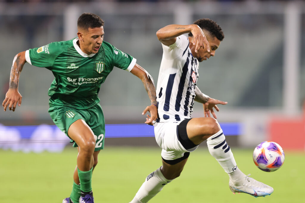 El plantel de Talleres de Córdoba desarrolló esta mañana una nueva práctica de fútbol, por lo que el DT Javier Gandolfi prepara el equipo