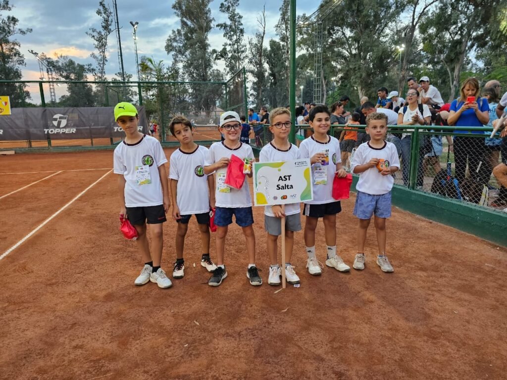 Equipo sub-10 en el Nacional de Tenis - Imagen: Prensa Asociación Salteña de Tenis