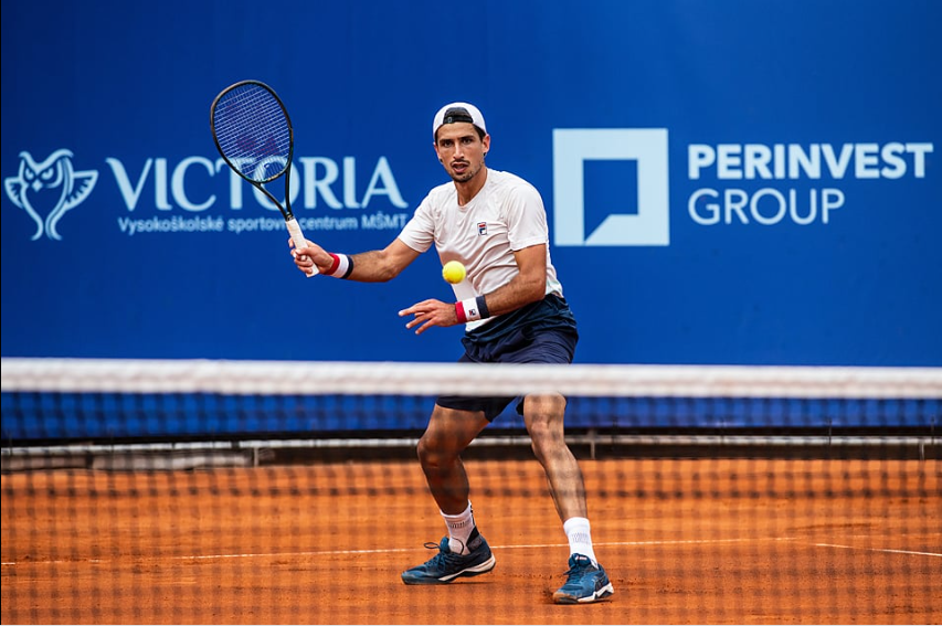 Sebastián Báez y Pedro Cachín avanzaron hoy a los octavos de final del ATP 250 de tenis de Estoril, en Portugal, Diego Schwartzman eliminado.