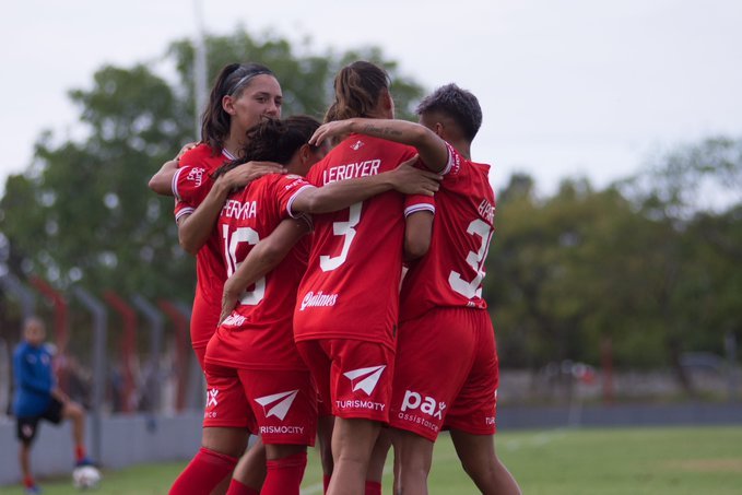 Independiente venció hoy a Ferro Carrril Oeste por 4 a 0, en el predio de Villa Domínico y subió a la quinta posición en el Campeonato Femenino