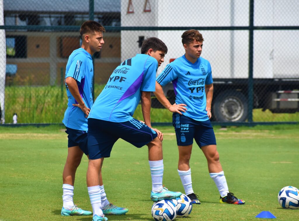 El seleccionado argentino de fútbol Sub 17 buscará mañana su tercera victoria en el Campeonato Sudamericano que se disputa en Ecuador