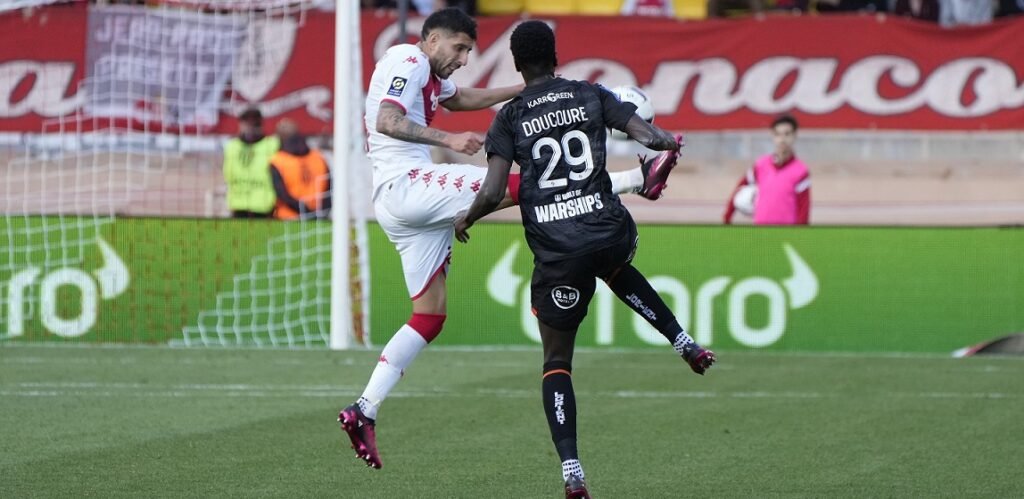 Mónaco venció hoy a Lorient por 3 a 1, como local, se mantuvo en el cuarto lugar de la Ligue 1 francesa y en zona de Liga de Europa
