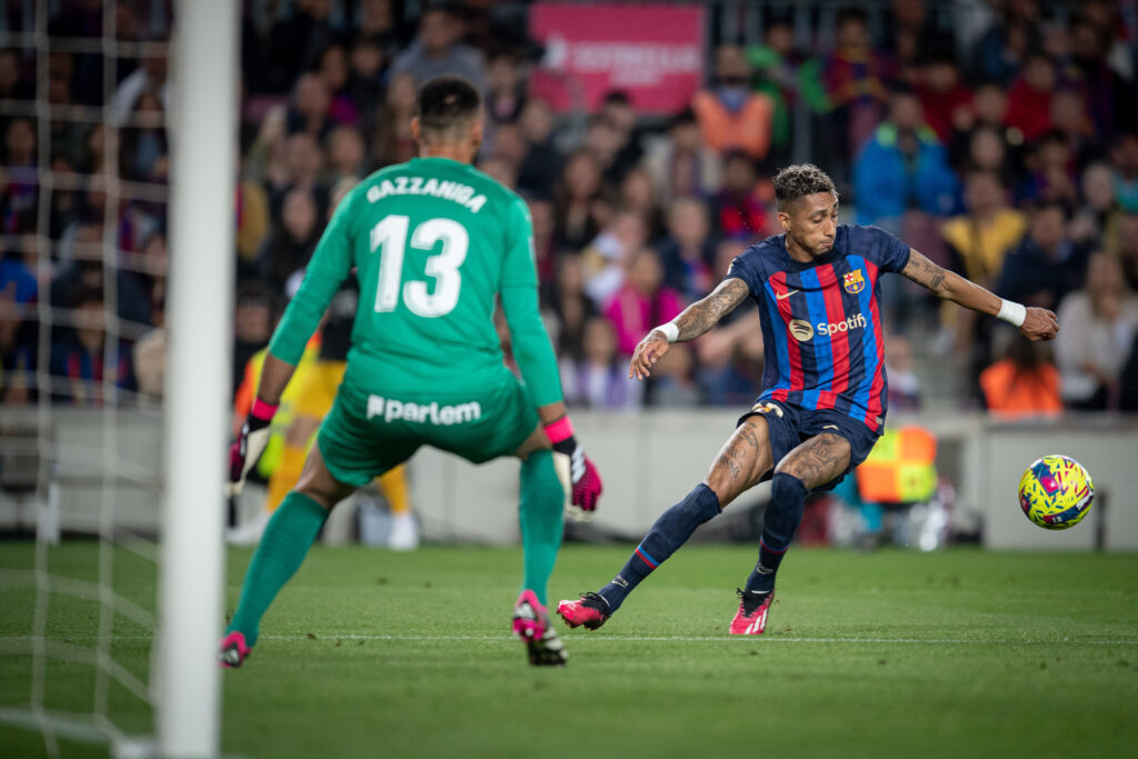 Barcelona, cómodo líder de la Liga de España de fútbol, no pudo vencer hoy en su estadio al modesto Girona, en duelo entre equipos catalanes