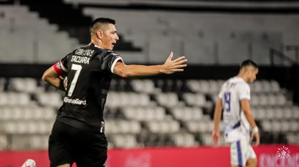 Libertad, dirigido por el argentino Daniel Garnero, terminó como holgado líder la primera rueda del Torneo Apertura de Paraguay