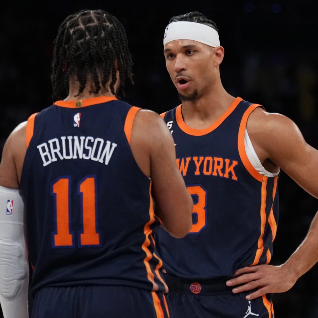 New York Knicks, Boston Celtics y Philadelphia 76ers, por la Conferencia Este, y Sacramento Kings, por la Oeste, vencieron anoche en el inicio de sus respectivas series de cuartos de final en la NBA.