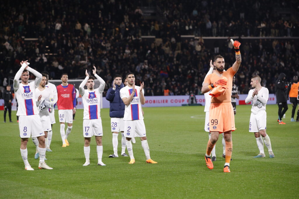 El crack rosarino Lionel Messi aportó hoy una asistencia para el triunfo 2-1 del líder París Saint Germain ante el último Angers