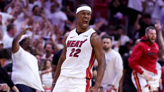 Miami Heat consumó la gran sorpresa de los playoffs de la NBA al eliminar a Milwaukee Bucks, el equipo de mejor récord durante la temporada 