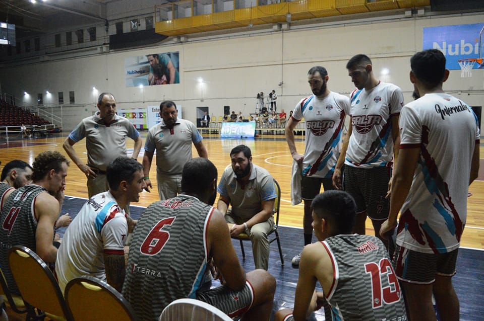 Salta Basket cerró su temporada en Mendoza. Fue enorme el esfuerzo de los conducidos por Martín De Zan en el Leopoldo Brodovx