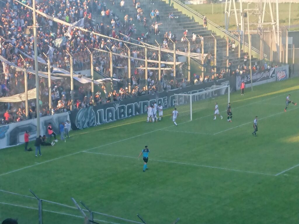 Central Norte se impuso esta tarde por 2-0 a San Martín de Formosa en un encuentro jugado en el Estadio Padre Martearena