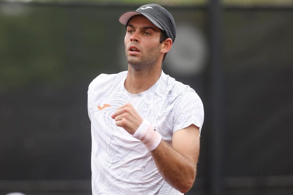 Los argentinos Facundo Díaz Acosta y Thiago Agustín Tirante avanzaron hoy a los octavos de final del Challenger de tenis de Milán