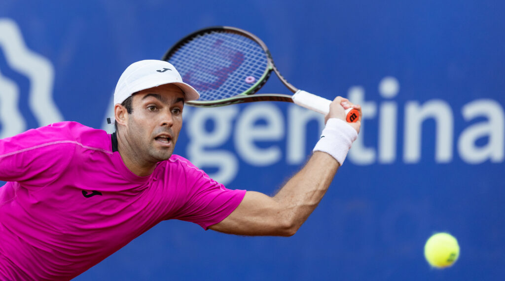 Facundo Díaz Acosta pasó hoy a los octavos de final del Challenger de Oeiras, en Portugal, al vencer al estadounidense Emilio Nava