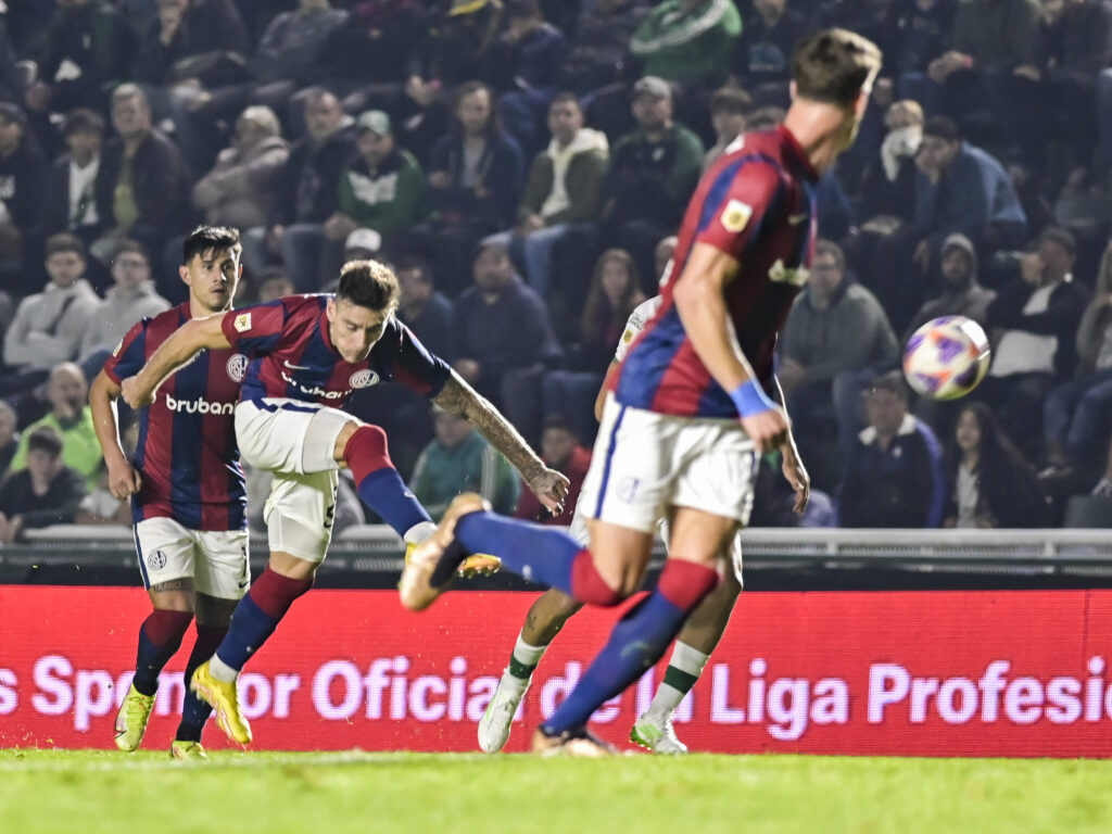 San Lorenzo lo gana en el último suspiro ante Banfield