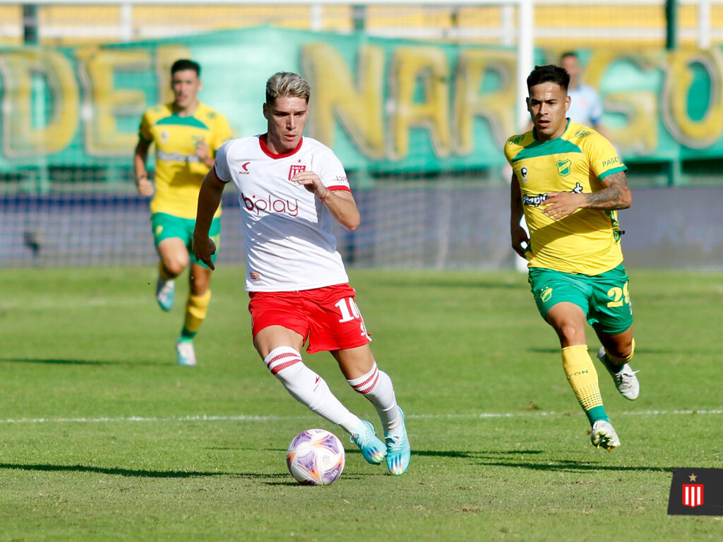 Defensa y Estudiantes mantienen en suspenso sus posiciones en la Liga tras empatar en Varela - @EdelpOficial