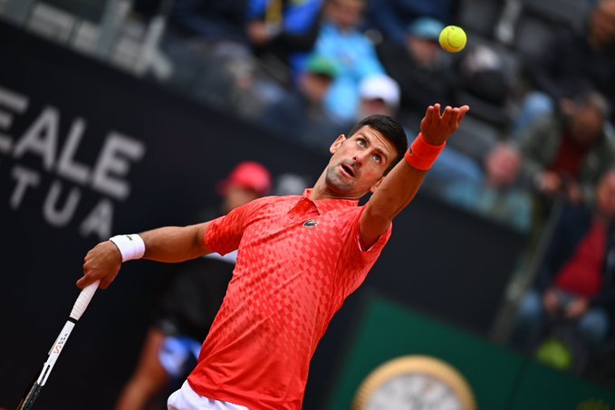 Djokovic supera al estadounidense Kovacevic en el debut en Roland Garros